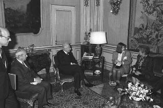 Il Presidente della Repubblica Francesco Cossiga riceve in udienza la Signora Sadako Ogata, Alto Commissario delle Nazioni Unite per i rifugiati