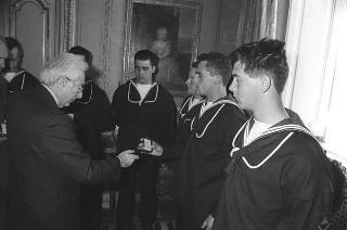 Incontro con una delegazione di allievi della Scuola sottufficiali della Marina Militare di La Maddalena, in servizio di Guardia d'Onore al Palazzo del Quirinale