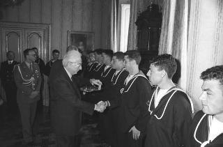 Incontro con una delegazione di allievi della Scuola sottufficiali della Marina Militare di La Maddalena, in servizio di Guardia d'Onore al Palazzo del Quirinale