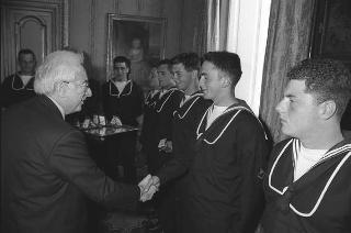 Incontro con una delegazione di allievi della Scuola sottufficiali della Marina Militare di La Maddalena, in servizio di Guardia d'Onore al Palazzo del Quirinale