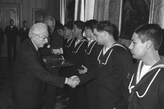 Incontro con una delegazione di allievi della Scuola sottufficiali della Marina Militare di La Maddalena, in servizio di Guardia d'Onore al Palazzo del Quirinale