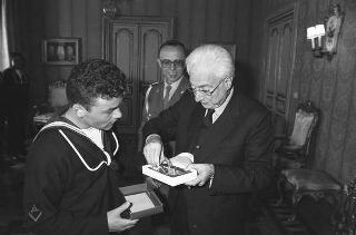 Incontro con una delegazione di allievi della Scuola sottufficiali della Marina Militare di La Maddalena, in servizio di Guardia d'Onore al Palazzo del Quirinale