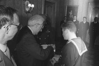 Incontro con una delegazione di allievi della Scuola sottufficiali della Marina Militare di La Maddalena, in servizio di Guardia d'Onore al Palazzo del Quirinale