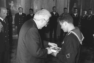 Incontro con una delegazione di allievi della Scuola sottufficiali della Marina Militare di La Maddalena, in servizio di Guardia d'Onore al Palazzo del Quirinale