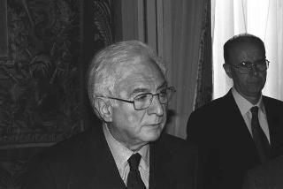 Il Presidente della Repubblica Francesco Cossiga riceve in udienza Giuseppe Avolio, presidente della Confederazione italiana coltivatori, con il Comitato esecutivo della Federazione internazionale dei produttori agricoli