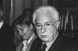 Il Presidente della Repubblica Francesco Cossiga riceve in udienza Giuseppe Avolio, presidente della Confederazione italiana coltivatori, con il Comitato esecutivo della Federazione internazionale dei produttori agricoli