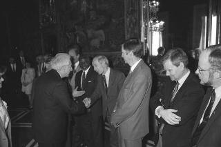 Il Presidente della Repubblica Francesco Cossiga riceve in udienza Giuseppe Avolio, presidente della Confederazione italiana coltivatori, con il Comitato esecutivo della Federazione internazionale dei produttori agricoli