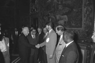 Il Presidente della Repubblica Francesco Cossiga riceve in udienza Giuseppe Avolio, presidente della Confederazione italiana coltivatori, con il Comitato esecutivo della Federazione internazionale dei produttori agricoli