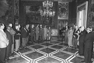 Il Presidente della Repubblica Francesco Cossiga riceve in udienza Giuseppe Avolio, presidente della Confederazione italiana coltivatori, con il Comitato esecutivo della Federazione internazionale dei produttori agricoli
