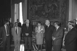 Il Presidente della Repubblica Francesco Cossiga riceve in udienza Giuseppe Avolio, presidente della Confederazione italiana coltivatori, con il Comitato esecutivo della Federazione internazionale dei produttori agricoli