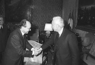 Il Presidente della Repubblica Francesco Cossiga riceve in udienza Furio Colombo, presidente del Gruppo editoriale Fabbri, con Gianni Zandano, presidente dell'Istituto bancario San Paolo di Torino