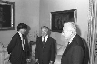 Il Presidente della Repubblica Francesco Cossiga riceve in udienza il sen. Cesare Dujany e l'on. Luciano Caveri