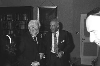 Il Presidente della Repubblica Francesco Cossiga riceve in udienza Umberto Nordio e Rand Araskog, co-presidenti del Consiglio per le relazioni fra Italia e Stati Uniti