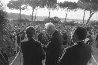 Intervento, in forma privata, del Presidente della Repubblica Francesco Cossiga  all'inaugurazione della Mostra "Omaggio a Manzù". Museo Manzù, Ardea (Roma)