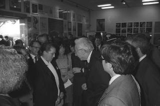 Intervento, in forma privata, del Presidente della Repubblica Francesco Cossiga  all'inaugurazione della Mostra "Omaggio a Manzù". Museo Manzù, Ardea (Roma)