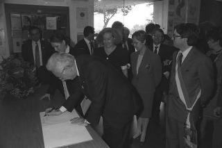 Intervento, in forma privata, del Presidente della Repubblica Francesco Cossiga  all'inaugurazione della Mostra "Omaggio a Manzù". Museo Manzù, Ardea (Roma)