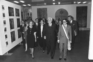 Intervento, in forma privata, del Presidente della Repubblica Francesco Cossiga  all'inaugurazione della Mostra "Omaggio a Manzù". Museo Manzù, Ardea (Roma)