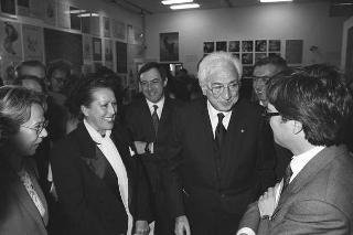Intervento, in forma privata, del Presidente della Repubblica Francesco Cossiga  all'inaugurazione della Mostra "Omaggio a Manzù". Museo Manzù, Ardea (Roma)