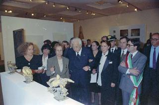 Intervento, in forma privata, del Presidente della Repubblica Francesco Cossiga  all'inaugurazione della Mostra "Omaggio a Manzù". Museo Manzù, Ardea (Roma)