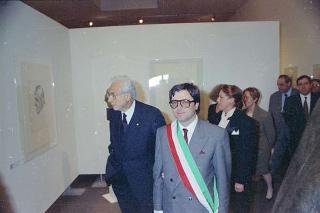 Intervento, in forma privata, del Presidente della Repubblica Francesco Cossiga  all'inaugurazione della Mostra "Omaggio a Manzù". Museo Manzù, Ardea (Roma)