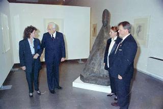 Intervento, in forma privata, del Presidente della Repubblica Francesco Cossiga  all'inaugurazione della Mostra "Omaggio a Manzù". Museo Manzù, Ardea (Roma)