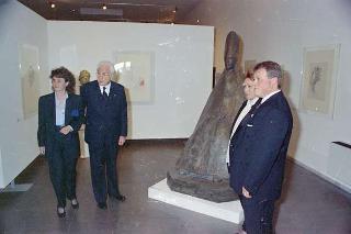 Intervento, in forma privata, del Presidente della Repubblica Francesco Cossiga  all'inaugurazione della Mostra "Omaggio a Manzù". Museo Manzù, Ardea (Roma)