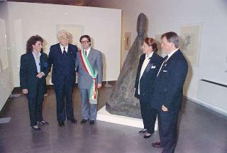 Intervento, in forma privata, del Presidente della Repubblica Francesco Cossiga  all'inaugurazione della Mostra "Omaggio a Manzù". Museo Manzù, Ardea (Roma)