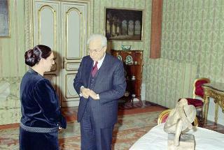 Intervento, in forma privata, del Presidente della Repubblica Francesco Cossiga  all'inaugurazione della Mostra "Omaggio a Manzù". Museo Manzù, Ardea (Roma)