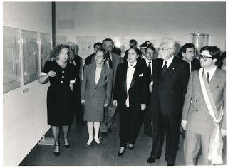Intervento, in forma privata, del Presidente della Repubblica Francesco Cossiga  all'inaugurazione della Mostra "Omaggio a Manzù". Museo Manzù, Ardea (Roma)