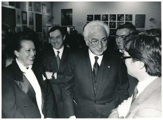 Intervento, in forma privata, del Presidente della Repubblica Francesco Cossiga  all'inaugurazione della Mostra "Omaggio a Manzù". Museo Manzù, Ardea (Roma)
