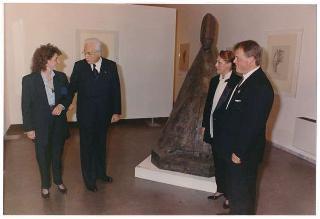 Intervento, in forma privata, del Presidente della Repubblica Francesco Cossiga  all'inaugurazione della Mostra "Omaggio a Manzù". Museo Manzù, Ardea (Roma)