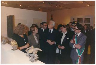 Intervento, in forma privata, del Presidente della Repubblica Francesco Cossiga  all'inaugurazione della Mostra "Omaggio a Manzù". Museo Manzù, Ardea (Roma)