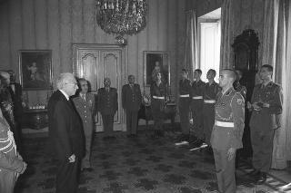 Incontro con una delegazione di allievi della Scuola sottufficiali dell'esercito di Viterbo, in servizio di Guardia d'Onore al Palazzo del Quirinale