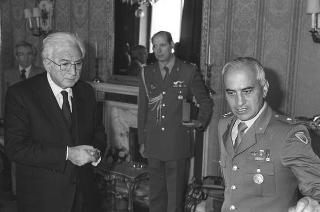 Incontro con una delegazione di allievi della Scuola sottufficiali dell'esercito di Viterbo, in servizio di Guardia d'Onore al Palazzo del Quirinale