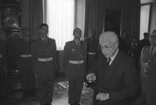Incontro con una delegazione di allievi della Scuola sottufficiali dell'esercito di Viterbo, in servizio di Guardia d'Onore al Palazzo del Quirinale