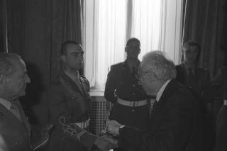 Incontro con una delegazione di allievi della Scuola sottufficiali dell'esercito di Viterbo, in servizio di Guardia d'Onore al Palazzo del Quirinale