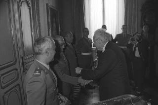 Incontro con una delegazione di allievi della Scuola sottufficiali dell'esercito di Viterbo, in servizio di Guardia d'Onore al Palazzo del Quirinale