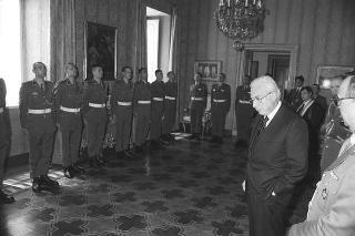 Incontro con una delegazione di allievi della Scuola sottufficiali dell'esercito di Viterbo, in servizio di Guardia d'Onore al Palazzo del Quirinale