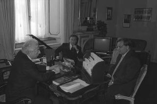 Il Presidente della Repubblica Francesco Cossiga riceve in udienza l'editore Gian Mauro Borsano e Cesare Lanza, direttore del nuovo quotidiano di Torino "La Gazzetta del Piemonte"