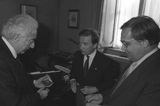 Il Presidente della Repubblica Francesco Cossiga riceve in udienza l'editore Gian Mauro Borsano e Cesare Lanza, direttore del nuovo quotidiano di Torino "La Gazzetta del Piemonte"