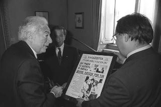 Il Presidente della Repubblica Francesco Cossiga riceve in udienza l'editore Gian Mauro Borsano e Cesare Lanza, direttore del nuovo quotidiano di Torino "La Gazzetta del Piemonte"