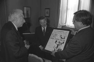 Il Presidente della Repubblica Francesco Cossiga riceve in udienza l'editore Gian Mauro Borsano e Cesare Lanza, direttore del nuovo quotidiano di Torino "La Gazzetta del Piemonte"