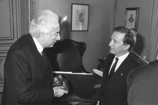 Il Presidente della Repubblica Francesco Cossiga riceve in udienza l'editore Gian Mauro Borsano e Cesare Lanza, direttore del nuovo quotidiano di Torino "La Gazzetta del Piemonte"