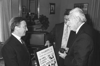 Il Presidente della Repubblica Francesco Cossiga riceve in udienza l'editore Gian Mauro Borsano e Cesare Lanza, direttore del nuovo quotidiano di Torino "La Gazzetta del Piemonte"