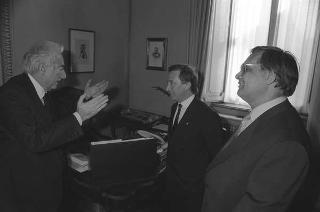 Il Presidente della Repubblica Francesco Cossiga riceve in udienza l'editore Gian Mauro Borsano e Cesare Lanza, direttore del nuovo quotidiano di Torino "La Gazzetta del Piemonte"