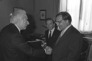 Il Presidente della Repubblica Francesco Cossiga riceve in udienza l'editore Gian Mauro Borsano e Cesare Lanza, direttore del nuovo quotidiano di Torino "La Gazzetta del Piemonte"
