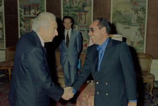 Il Presidente della Repubblica Francesco Cossiga incontra  Erik Amfitheatrof, della redazione di "Fortune International"