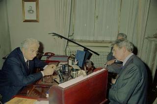 Il Presidente della Repubblica Francesco Cossiga incontra  Erik Amfitheatrof, della redazione di "Fortune International"
