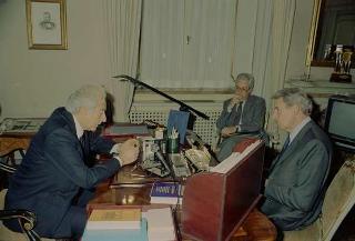 Il Presidente della Repubblica Francesco Cossiga incontra  Erik Amfitheatrof, della redazione di "Fortune International"
