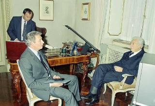 Il Presidente della Repubblica Francesco Cossiga incontra  Erik Amfitheatrof, della redazione di "Fortune International"